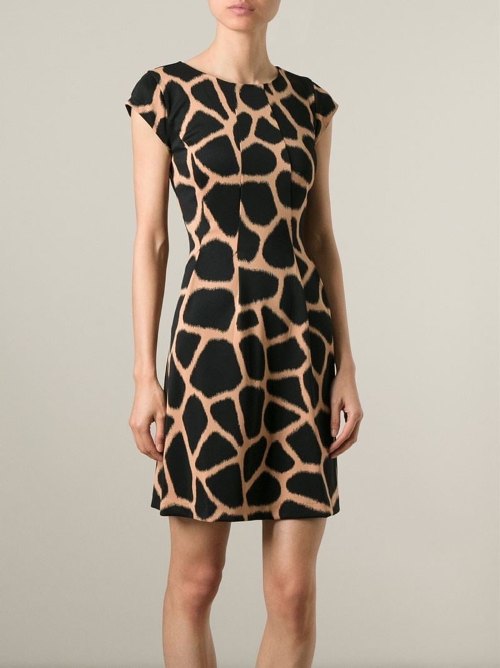 Michael - Michael Kors - Wild Abandon Giraffe Print Caps Sleeve Dress. Size 6